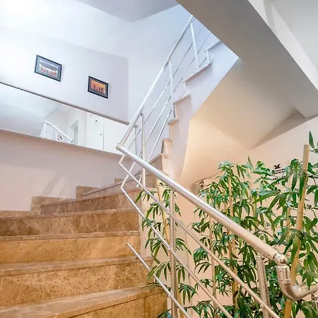 The Corner By Hotel 3*