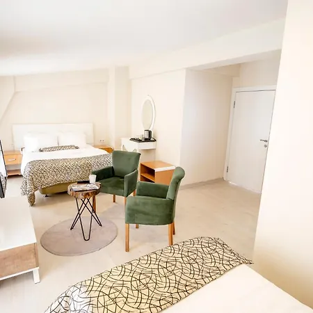 Otel The Corner By