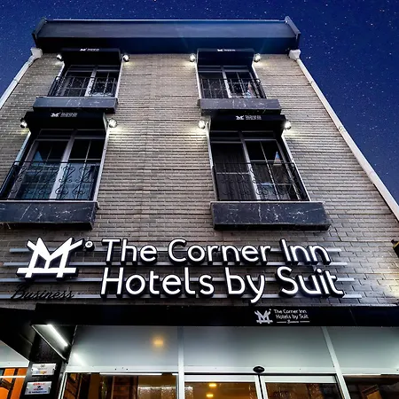 Hotel The Corner By