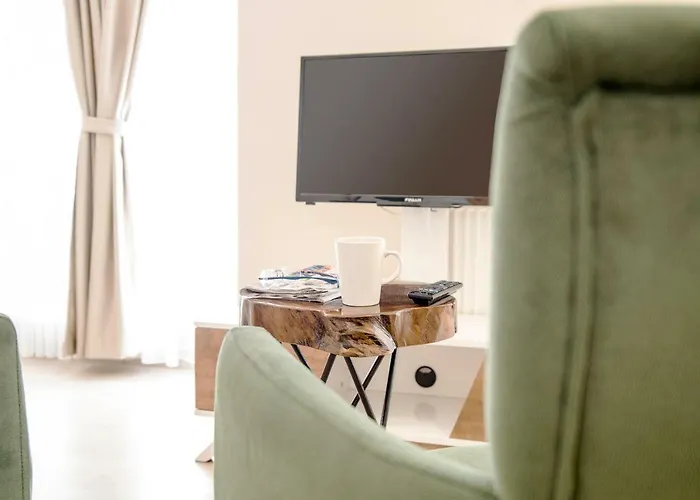 The Corner By إسكيشير