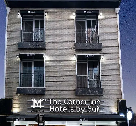 فندق The Corner By