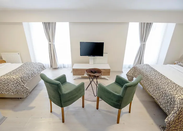 The Corner By 3* إسكيشير