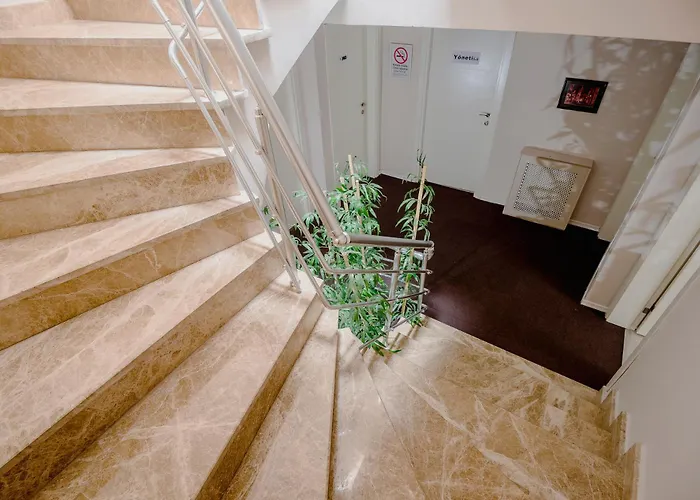 The Corner By إسكيشير